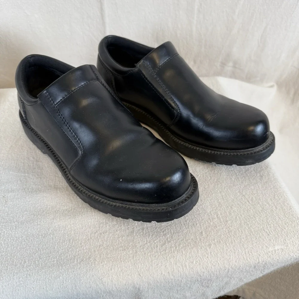 Skechers men slip