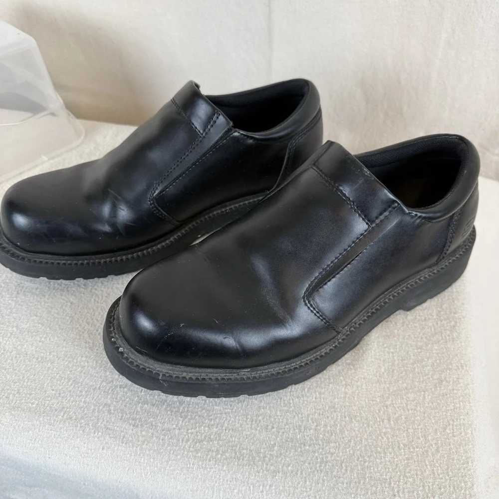 Skechers men slip