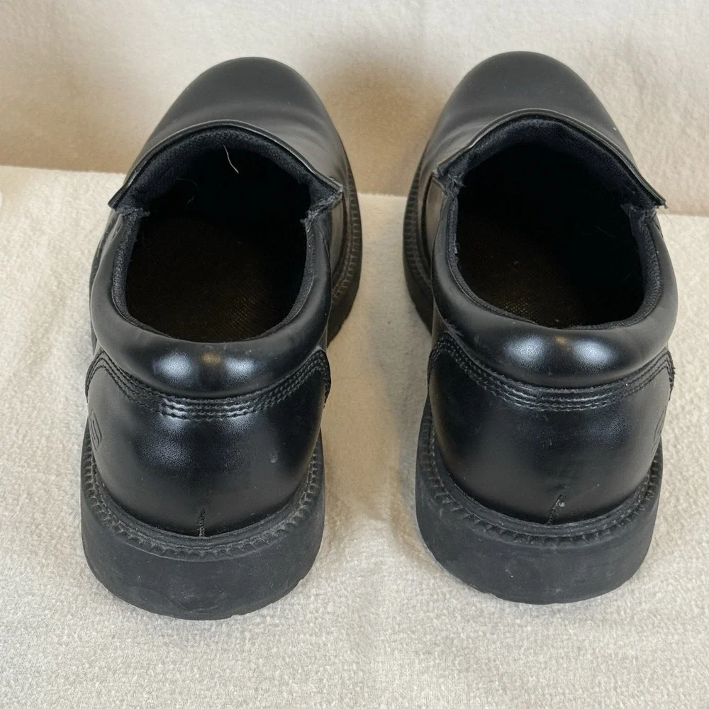 Skechers men slip