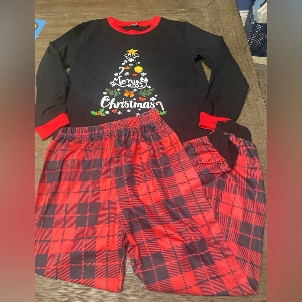 Kid’s 10 Pajama Set Buffalo Check Lounger Pants Black Top Merry Christmas