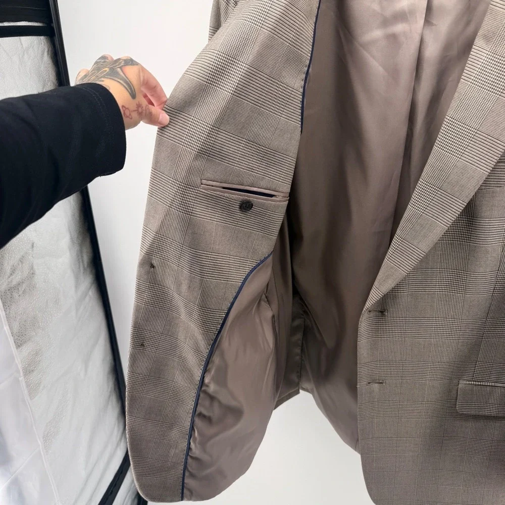 Banana Republic chest sleeve
