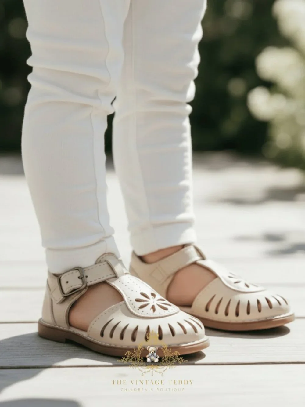 NWT Cute Girls Daisy Cutout T-Strap Sandals Children's Shoes Vanilla Cream 13.5
