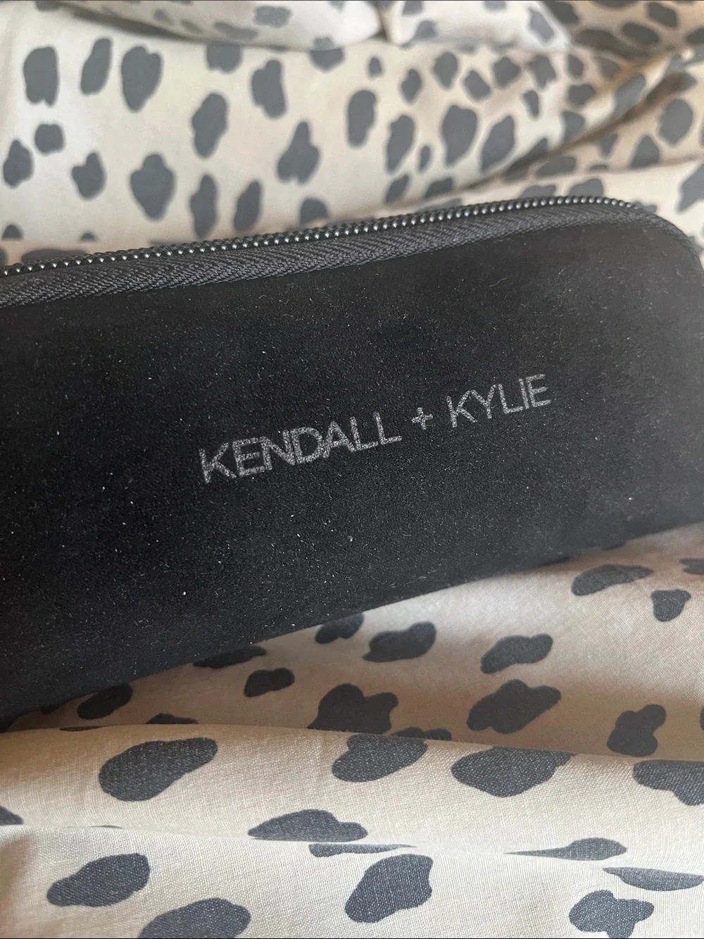 Kendall & Kylie cute oversized