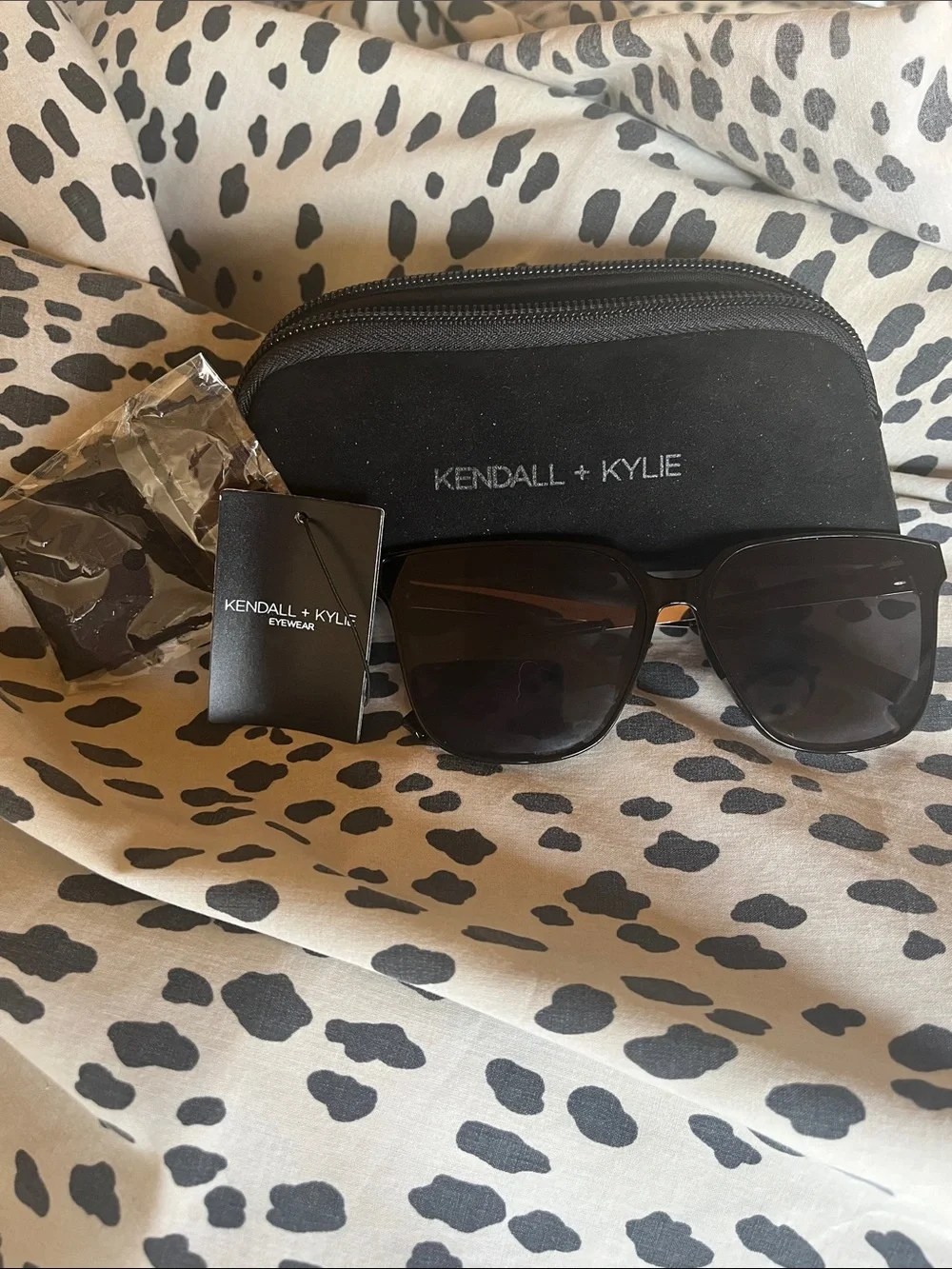 Kendall & Kylie cute oversized