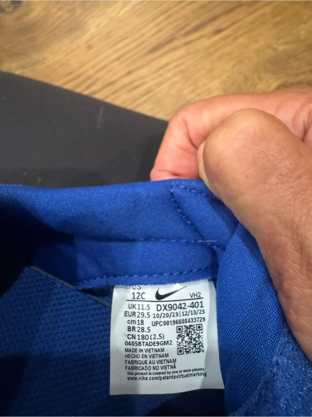 Nike blue closure sneakers