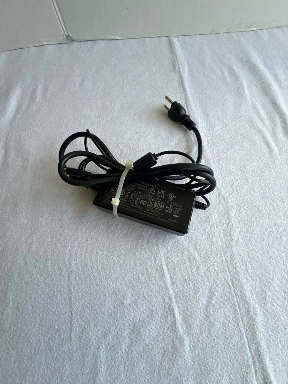 Chicony YD-ZN1900342-6A 19V 3.42A 64.98W AC Switching Power Adapter