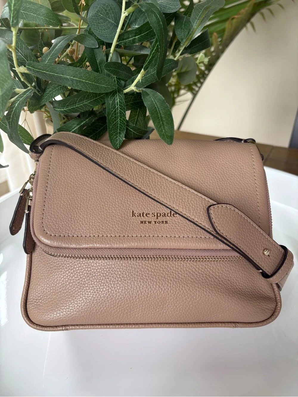 EUC Kate Spade Run Around Large Flap Crossbody Tan Pinmount Logo