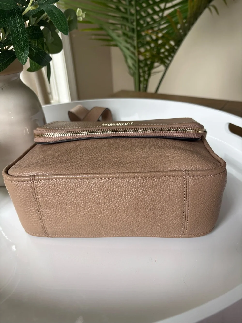 EUC Kate Spade Run Around Large Flap Crossbody Tan Pinmount Logo