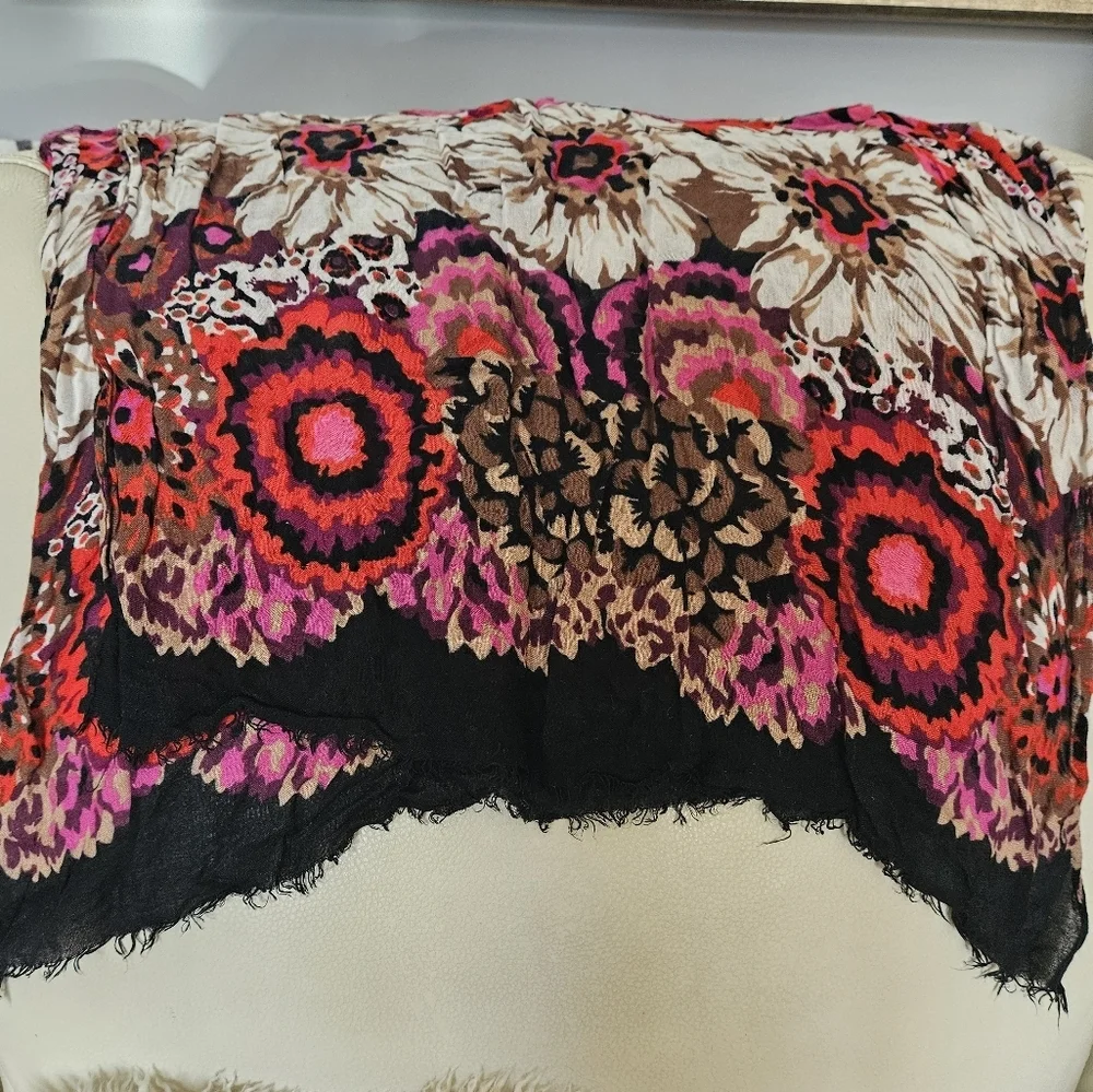 Vera Bradley beautiful crinkled fringe