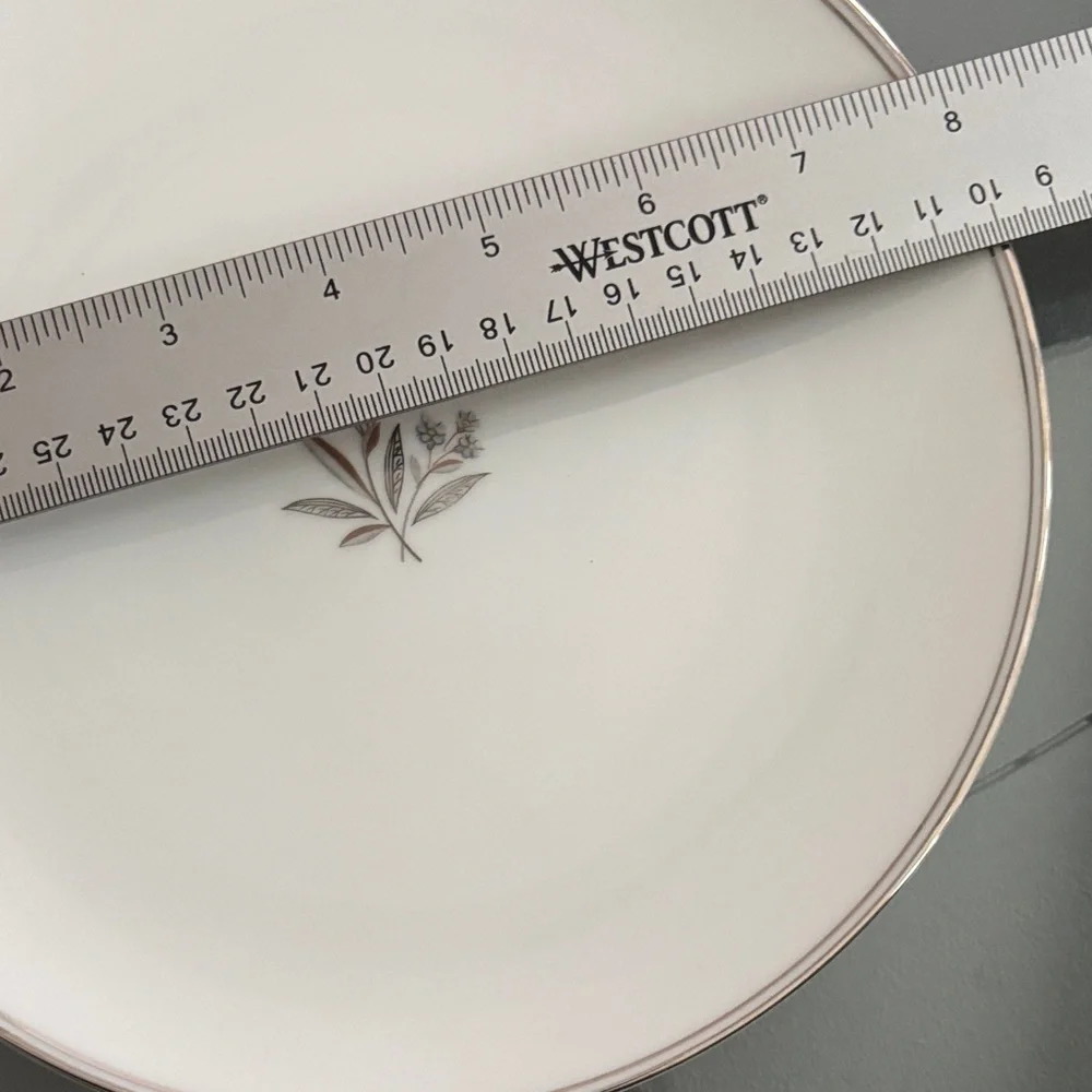 Noritake Bessie 5788  White with blue flowers salad  Plate set of 3