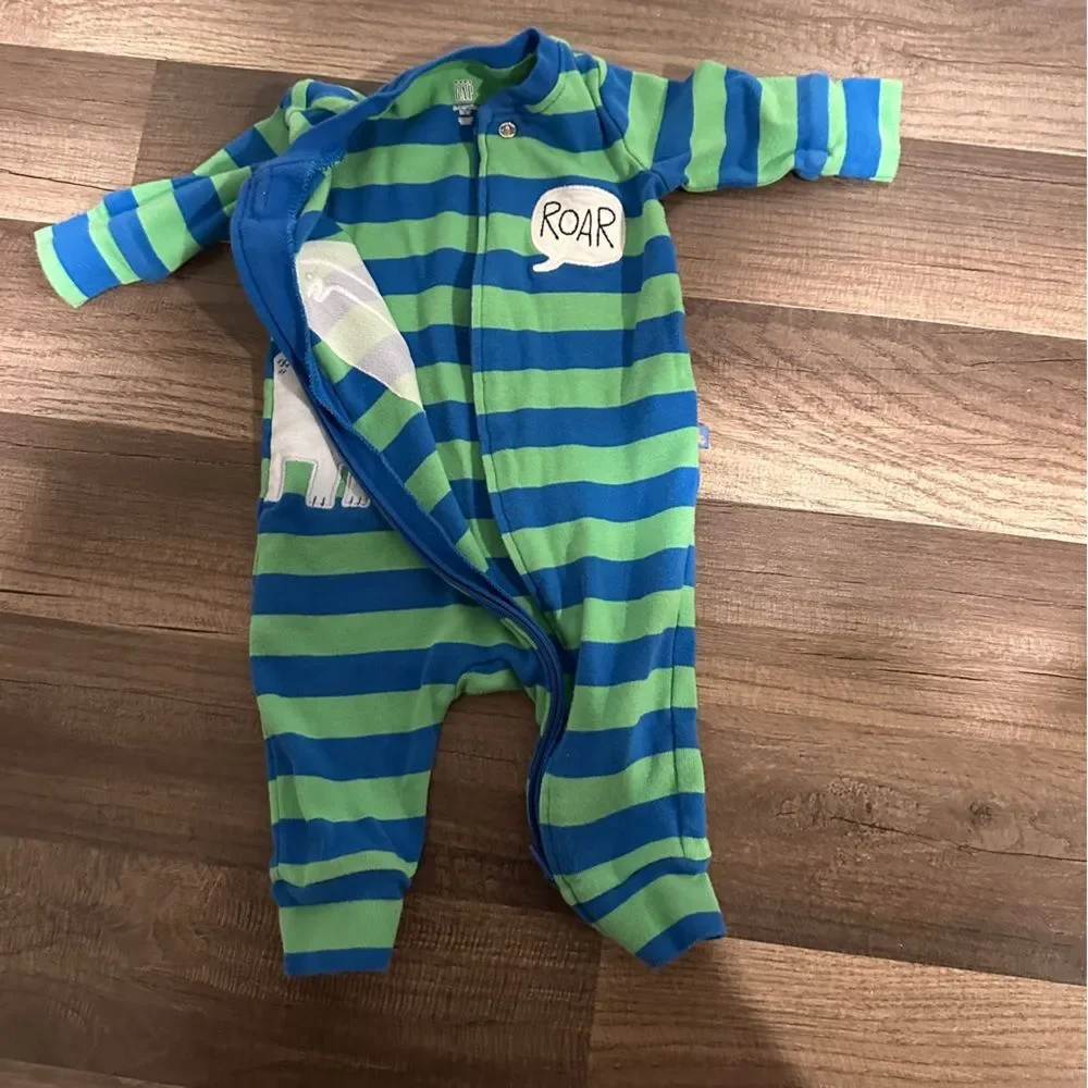 GAP charming footie