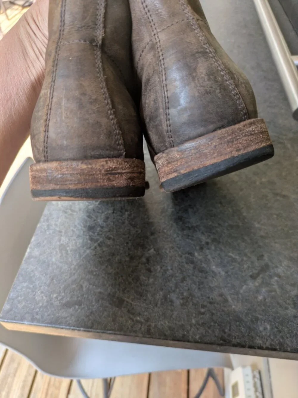 Frye Size 9 Men's Brown Leather Chukka Boots.
