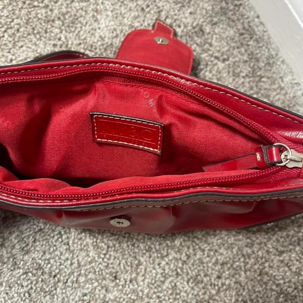 N/A red leather