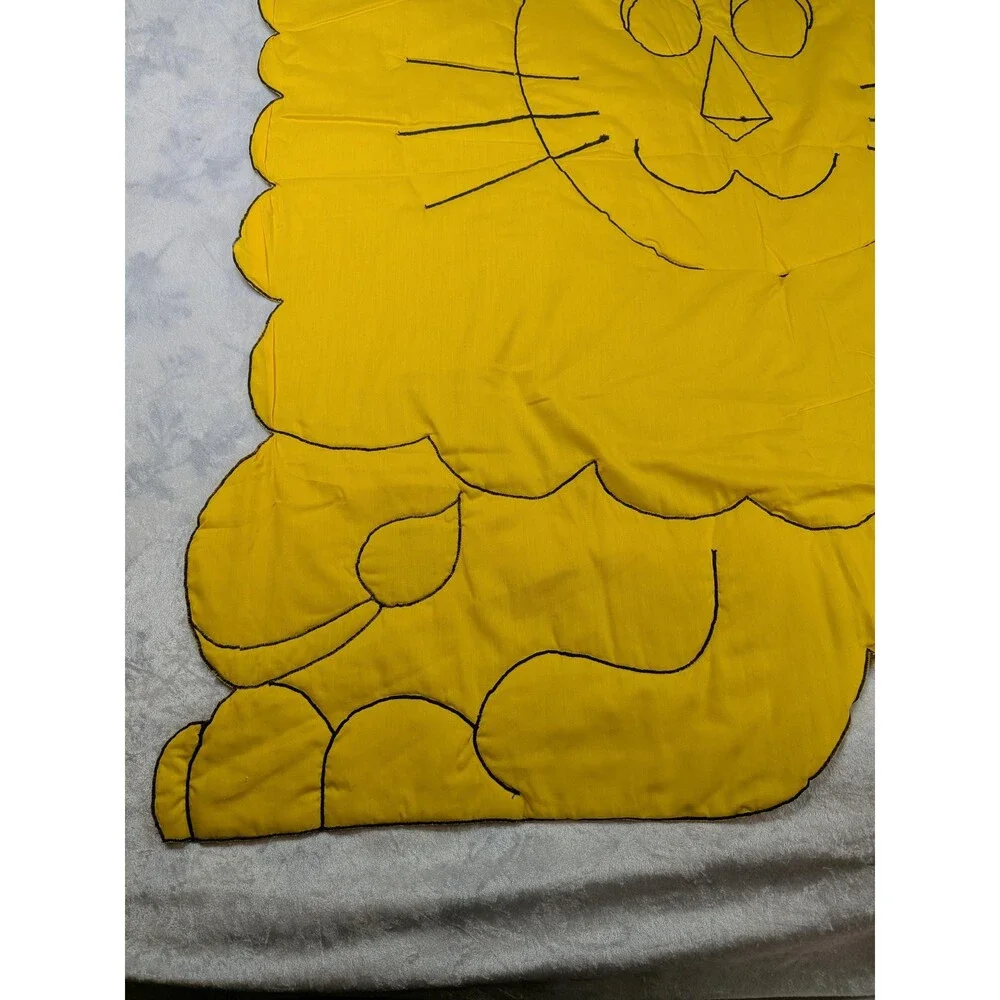 Unbranded vintage lion