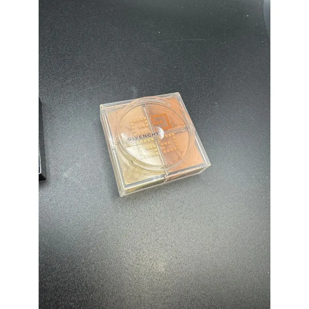 Givenchy powder nwt setting