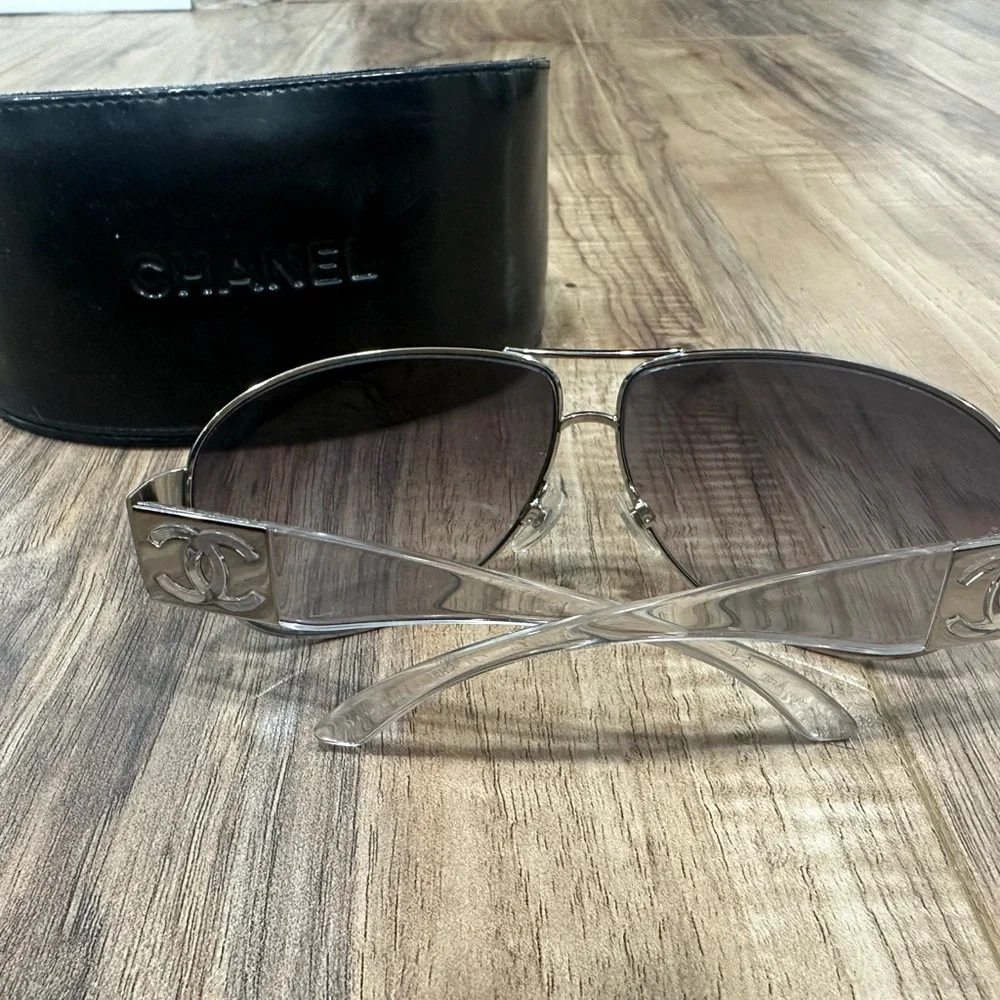 CHANEL beautiful aviator