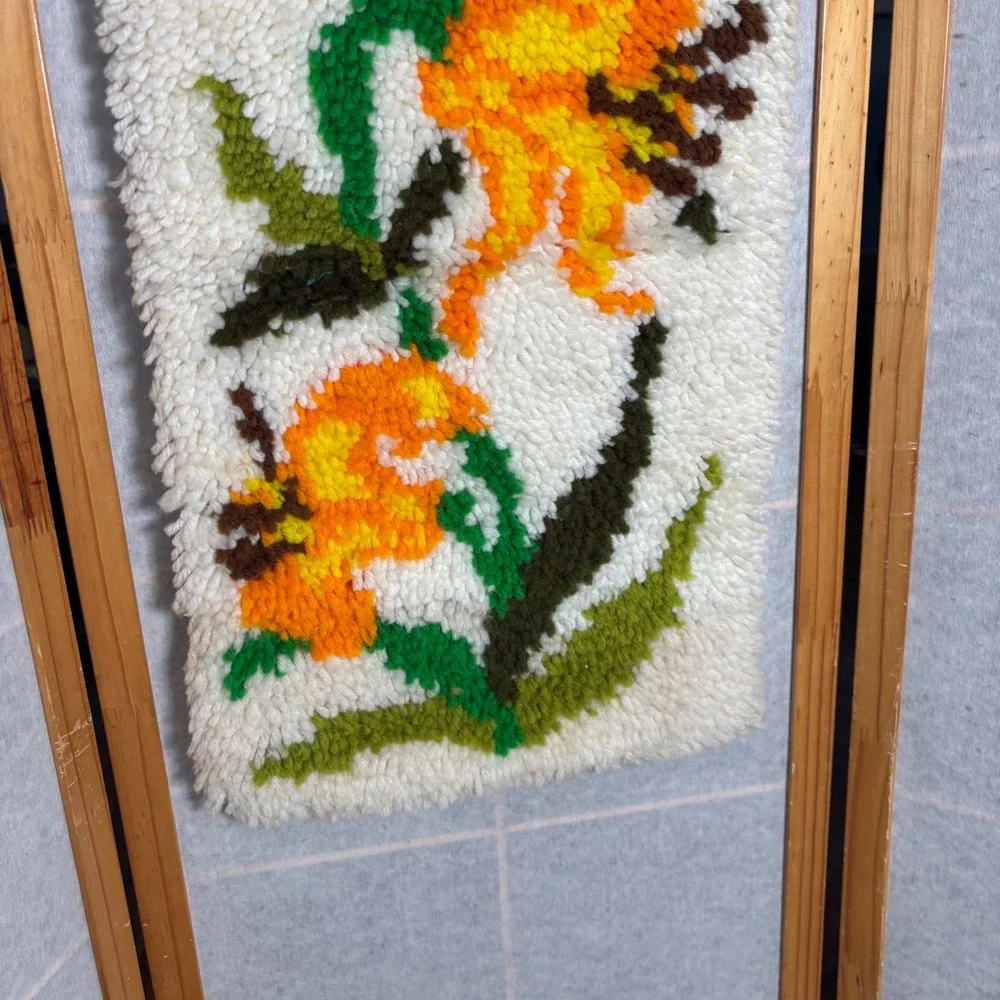 Vintage Latch Hook Floral Punch Needle Wall Hanging Orange Yellow Flowers Cream‎