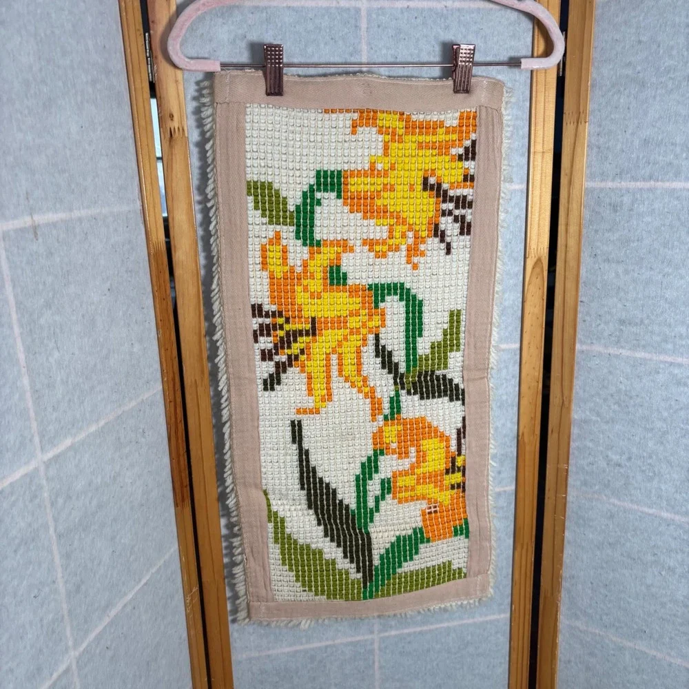 Vintage Latch Hook Floral Punch Needle Wall Hanging Orange Yellow Flowers Cream‎