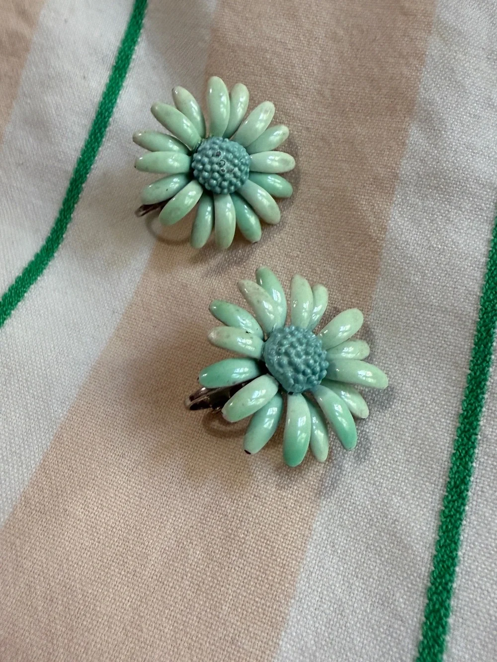 Vintage 1960s daisy