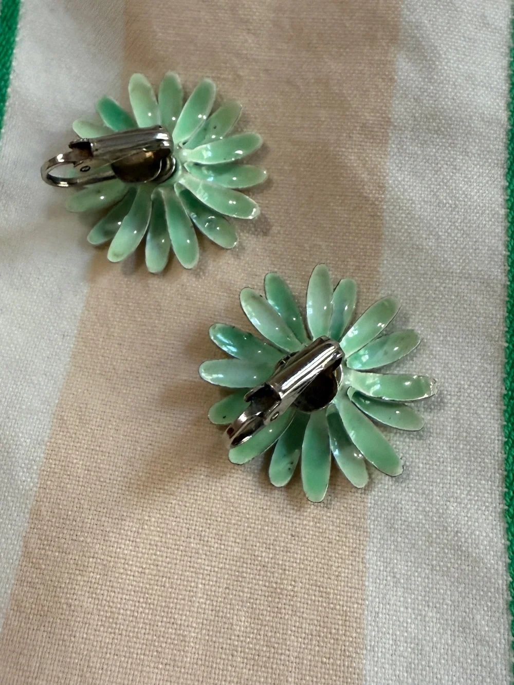 Vintage 1960s daisy
