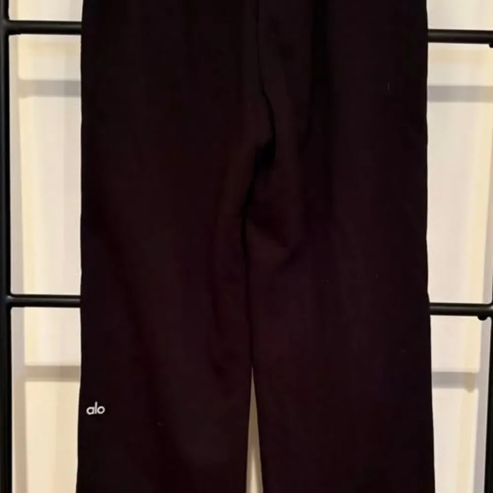ALO Yoga legs partial