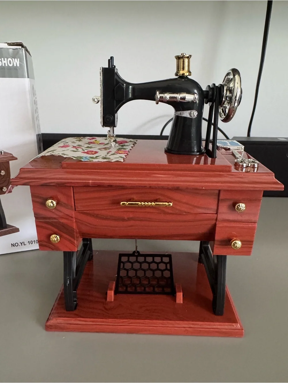 Vintage-Style Black & Red Decorative Sewing Machine for Home Office
