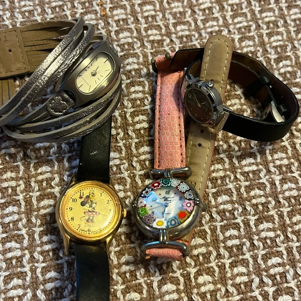 Vintage watches. (4) Lorus Disney Minnie mouse watch. Murano Glass. SKAG…