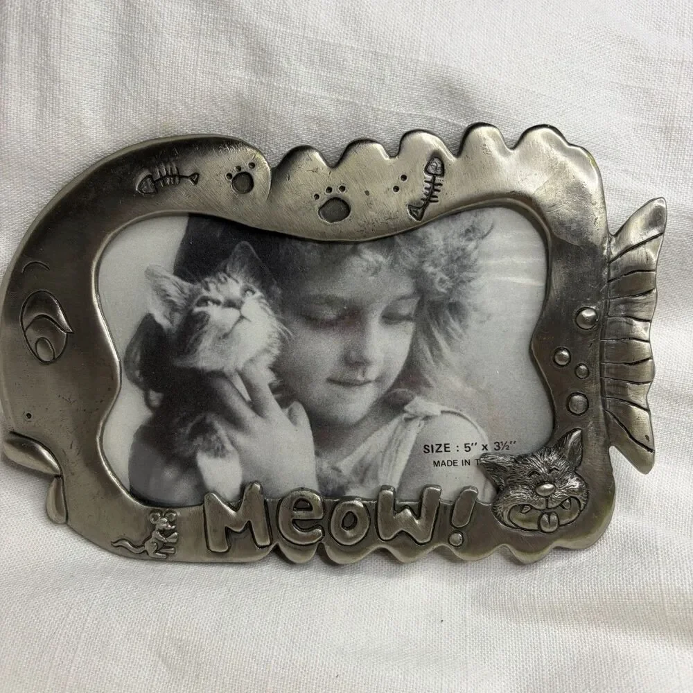 Vintage Cat Pet 3.5x5 Photo Frame Metal Pewter MEOW! Cat Mouse Fishbones Paws