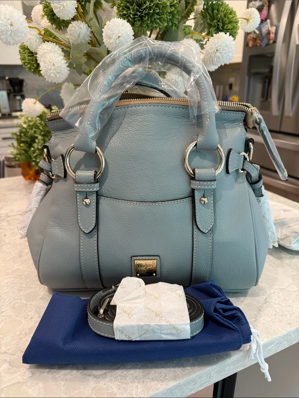 Dooney & Bourke bnwt details