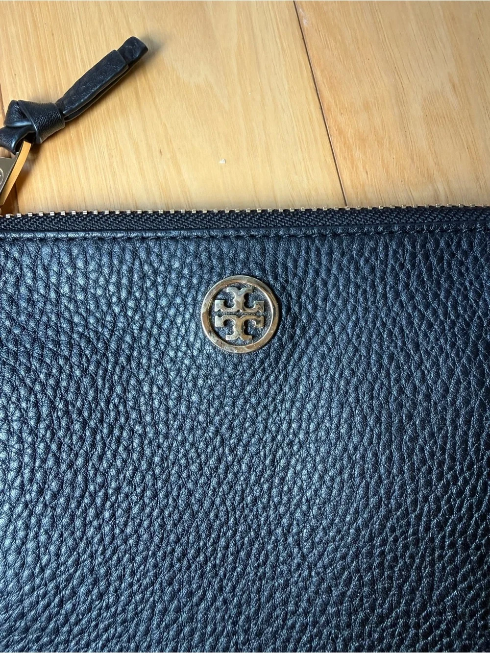 Tory Burch compact pebbled