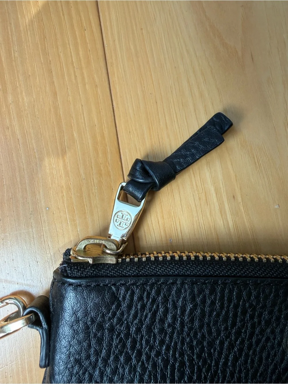 Tory Burch compact pebbled