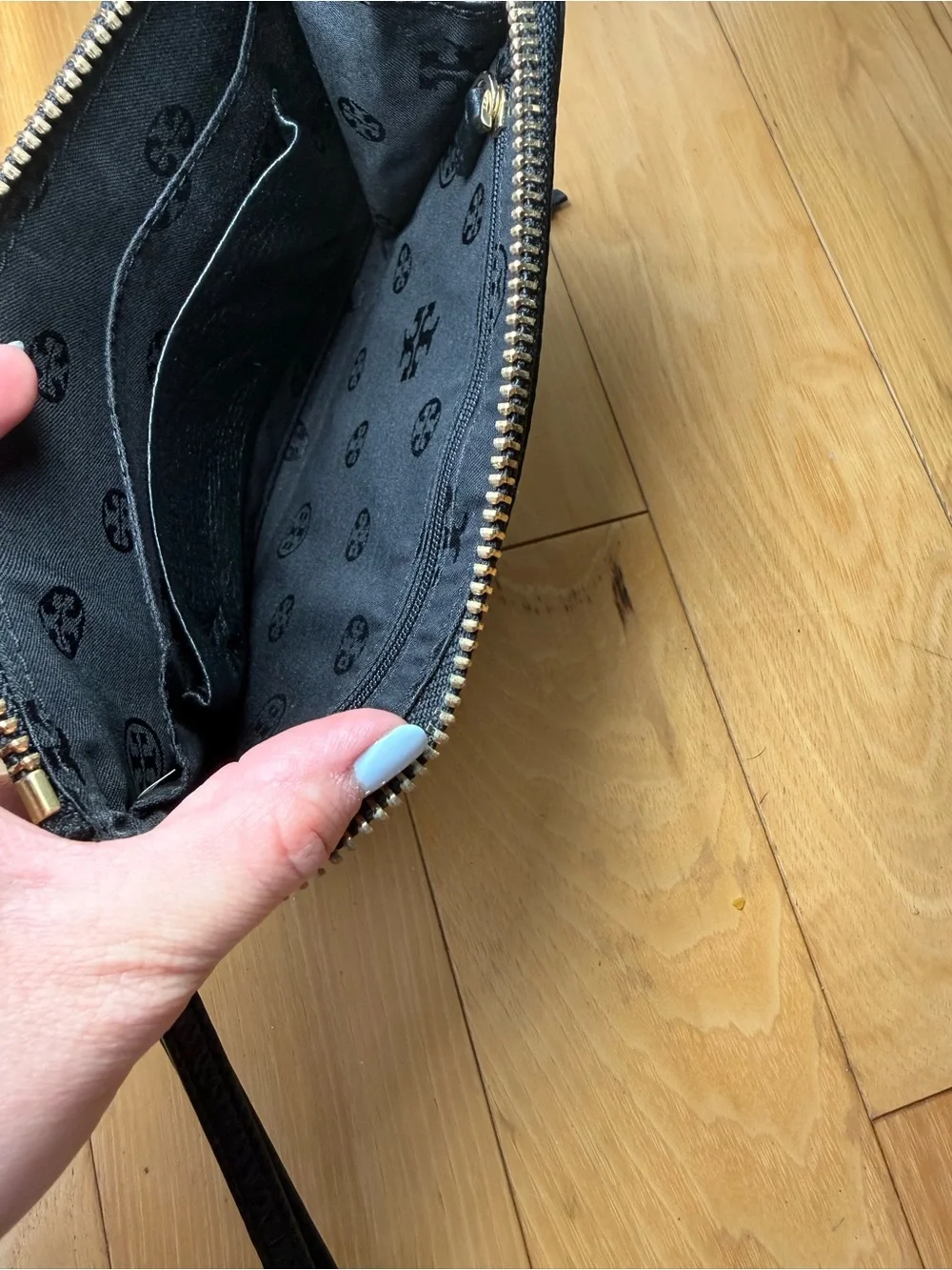 Tory Burch compact pebbled