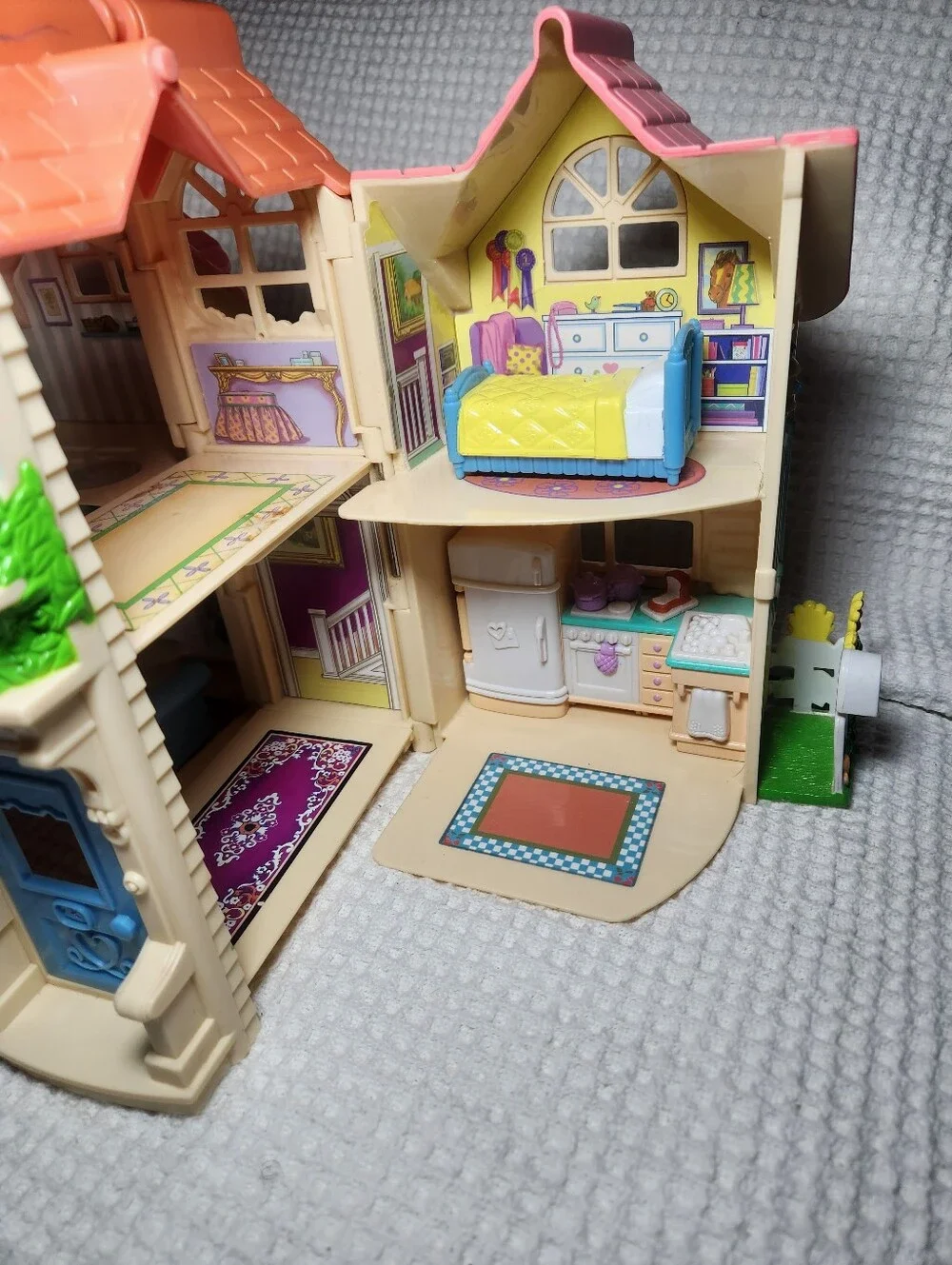 Fisher-Price Pink & Blue Loving Family CottageFold-Out Dollhouse Playset 2000