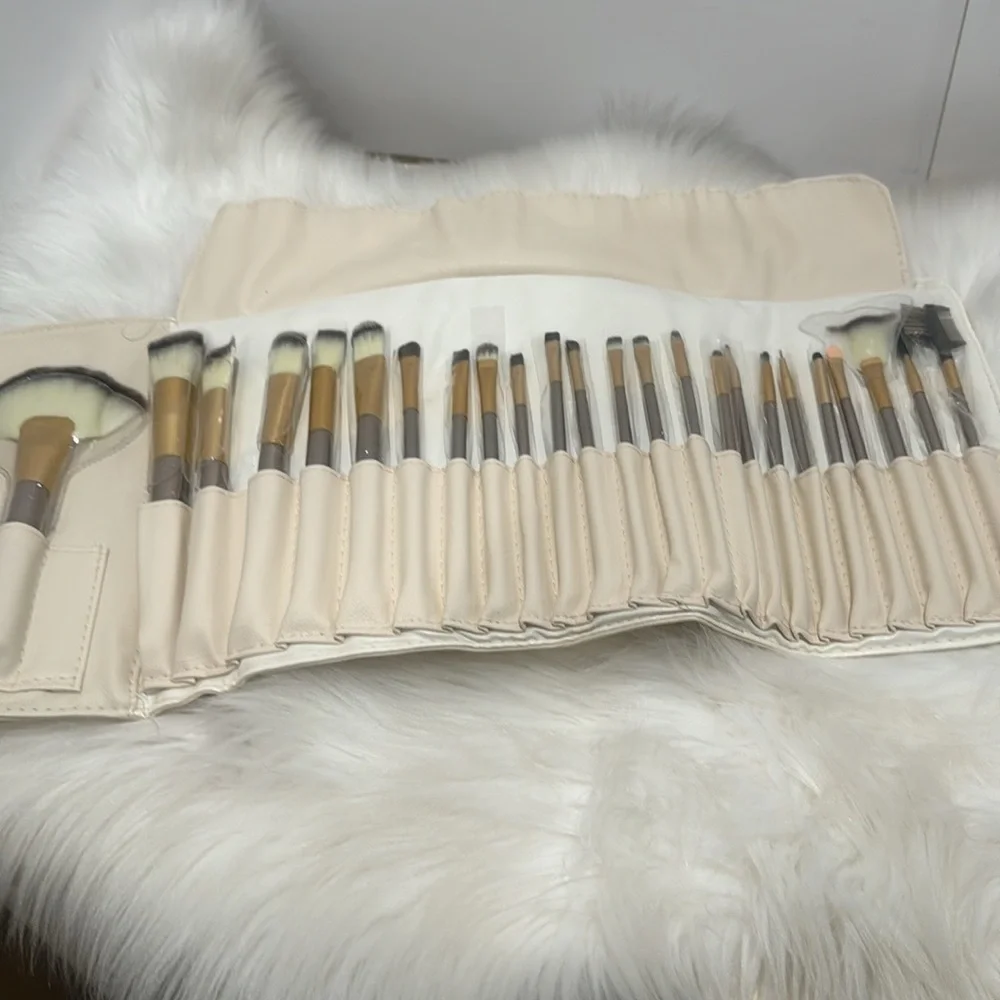 VYSN 24 Piece Makeup Set with  Carrying Bag