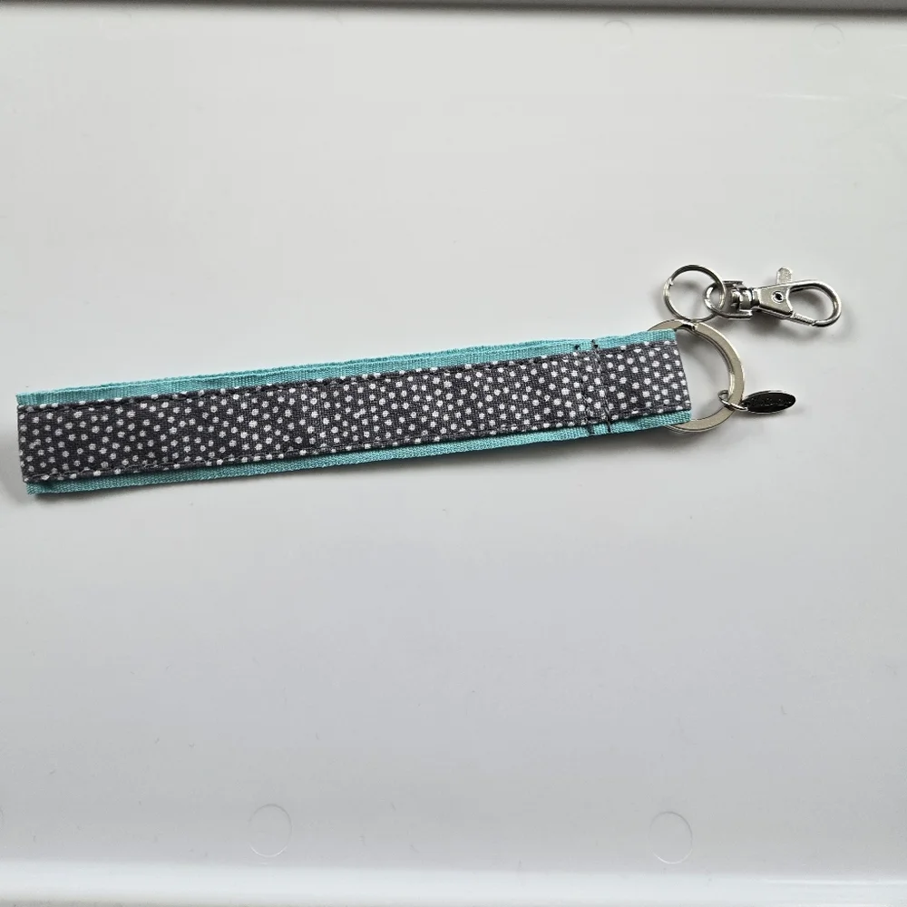 Thirty-One Wristlet Key Fob In Gray Pin Dots