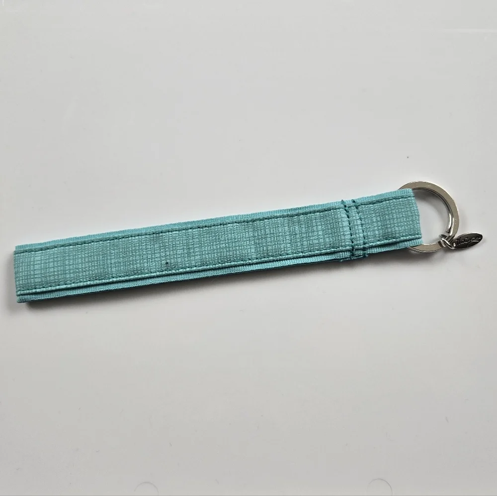 Thirty-One Wristlet Key Fob In Turquoise Cross Pop