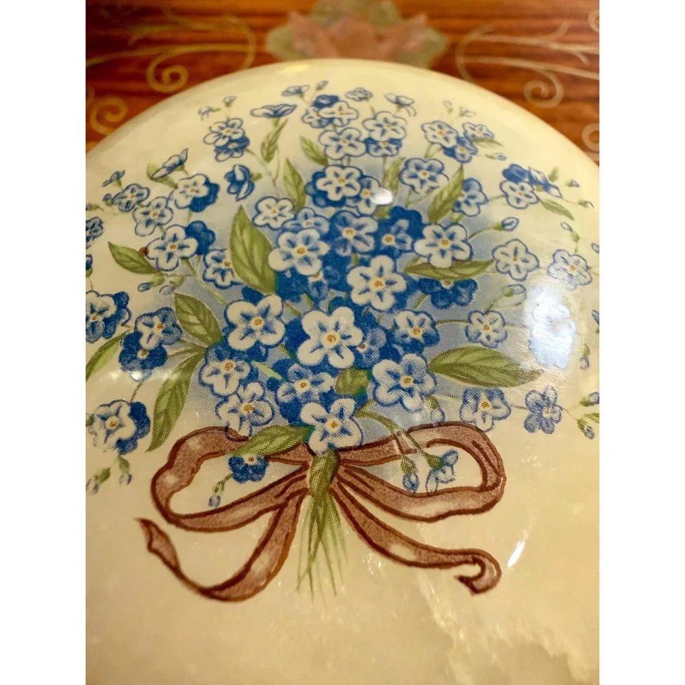 N/A vintage carved