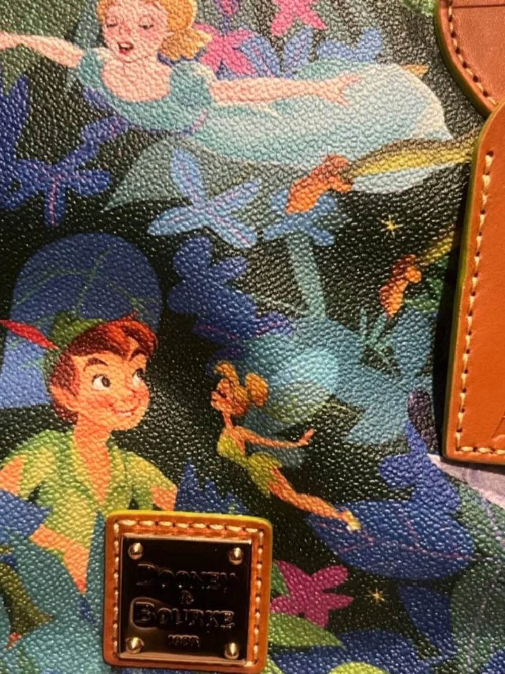 Dooney & Bourke pockets home shoulder