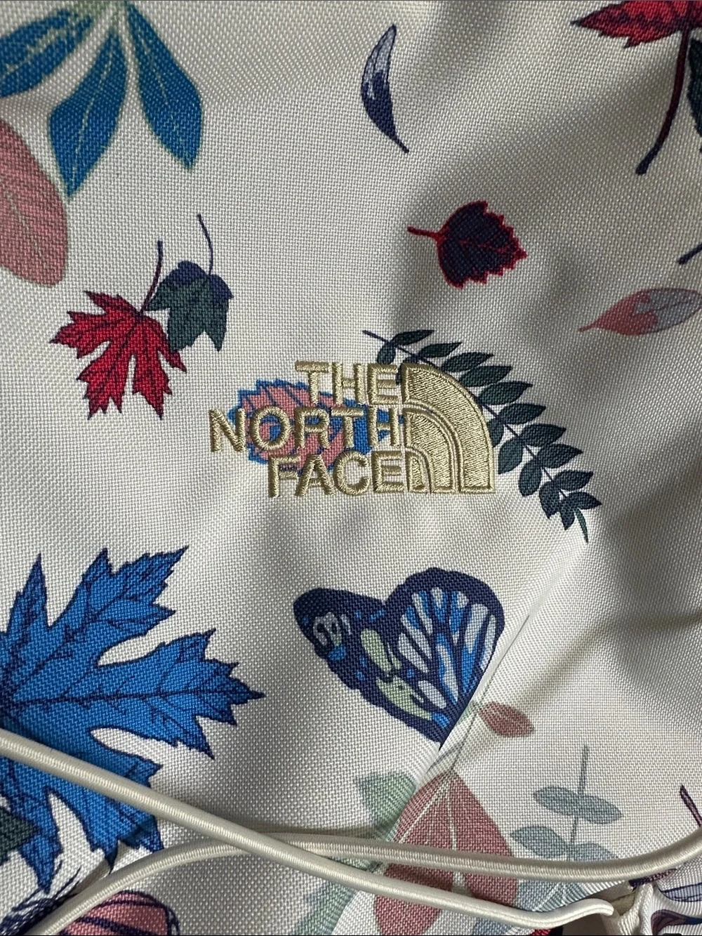 The North Face 12 white