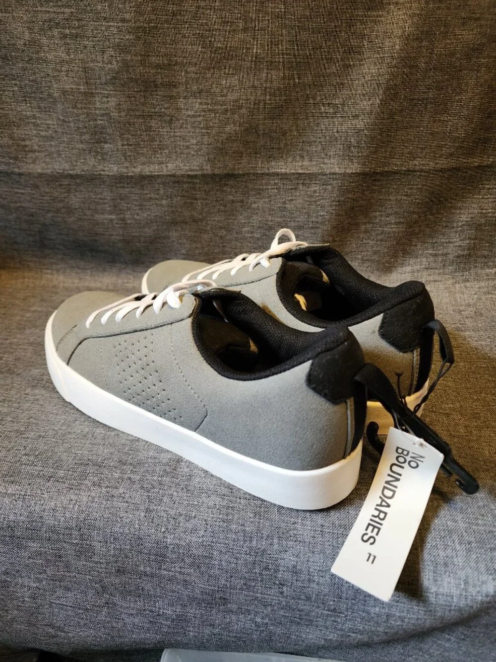 Men's Size 11 No Boundaries Gray/Black Low Top Lace Up Shoes