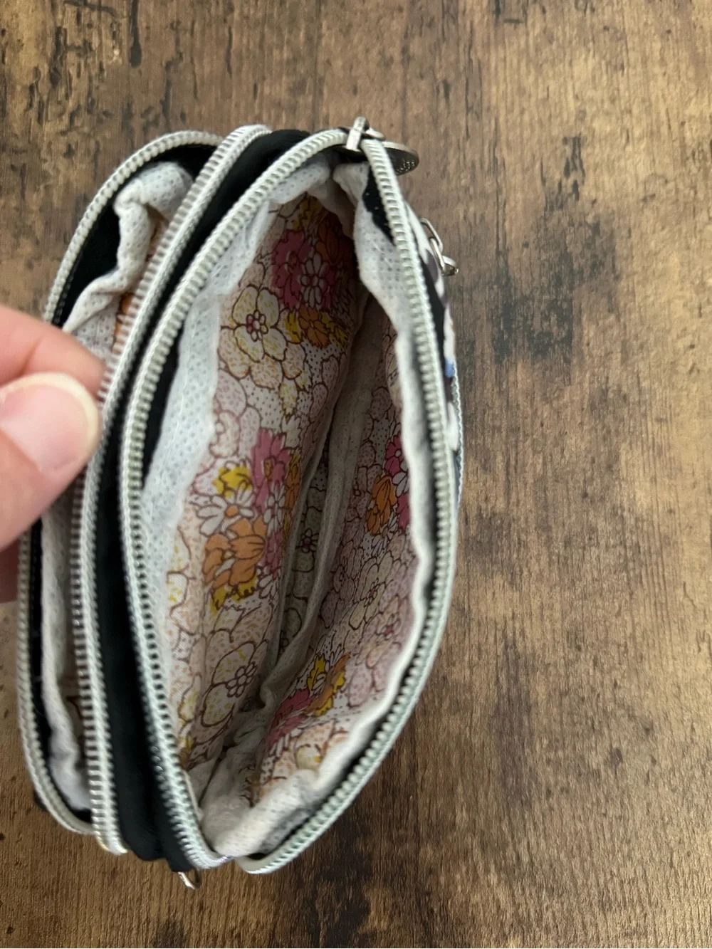 Lesportsac wristlet phone