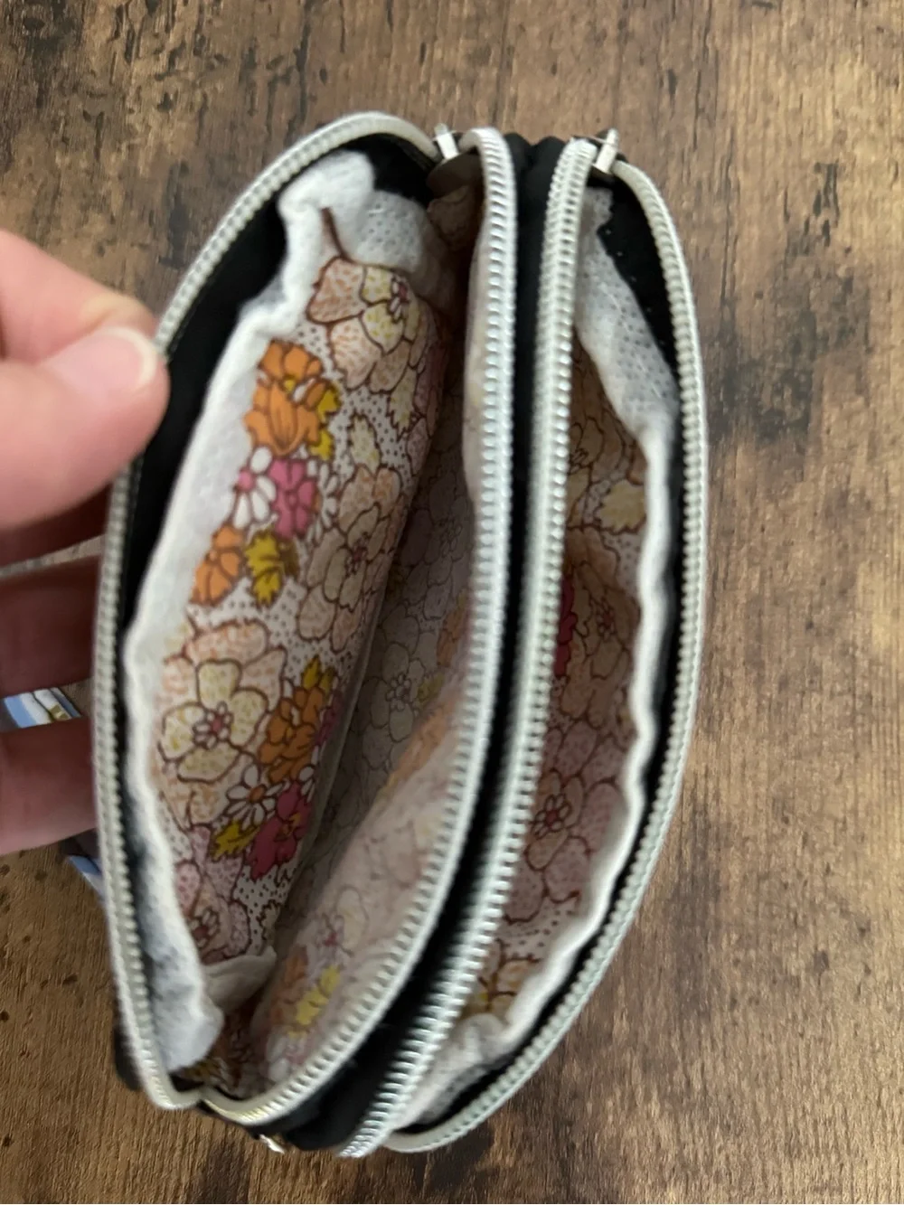 Lesportsac wristlet phone