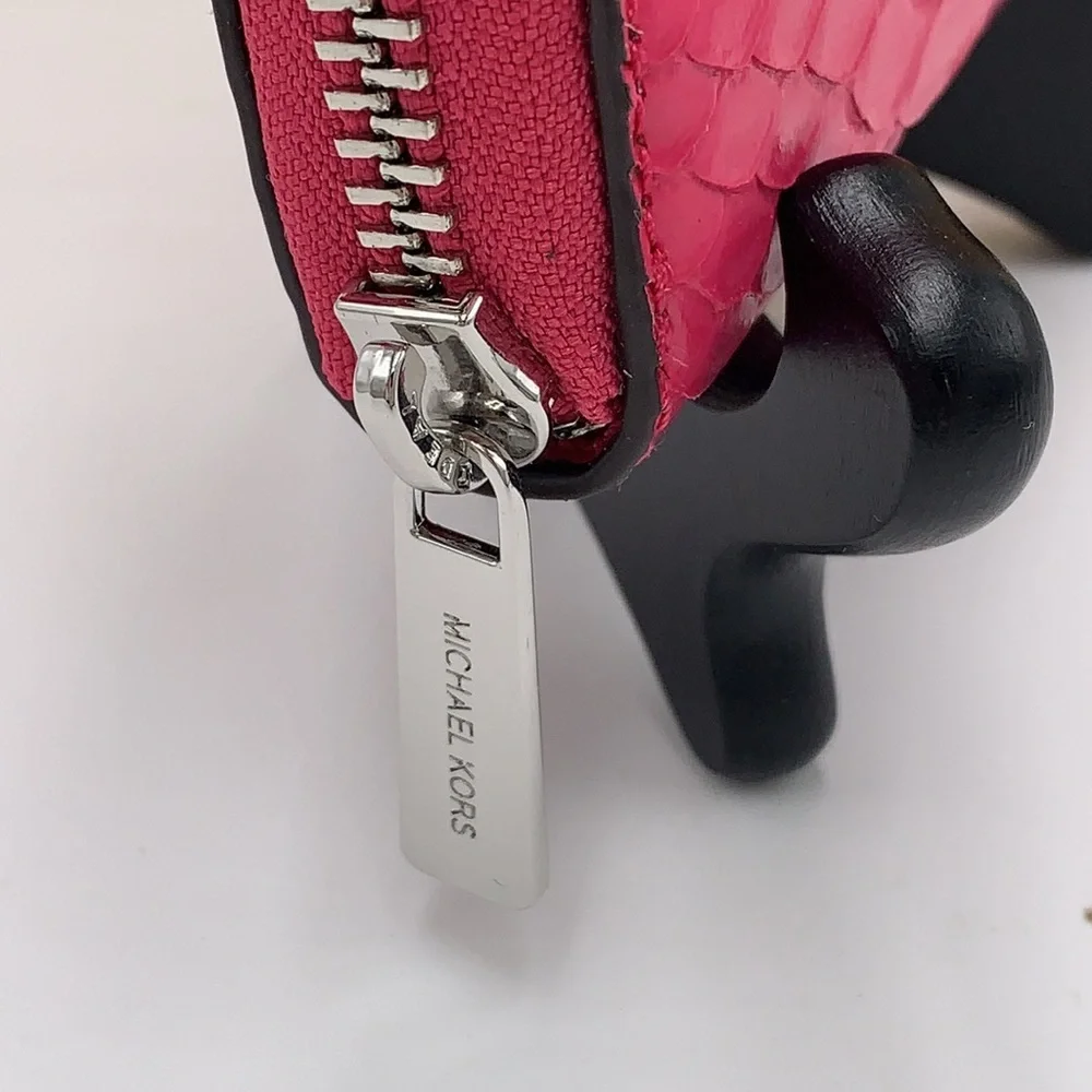 MICHAEL KORS MEDIUM ZIP AROUND CARD CASE ELECTRIC PINK COLOR