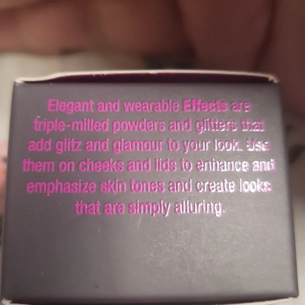 Lique Cheek and Eye lid Powder Charmed