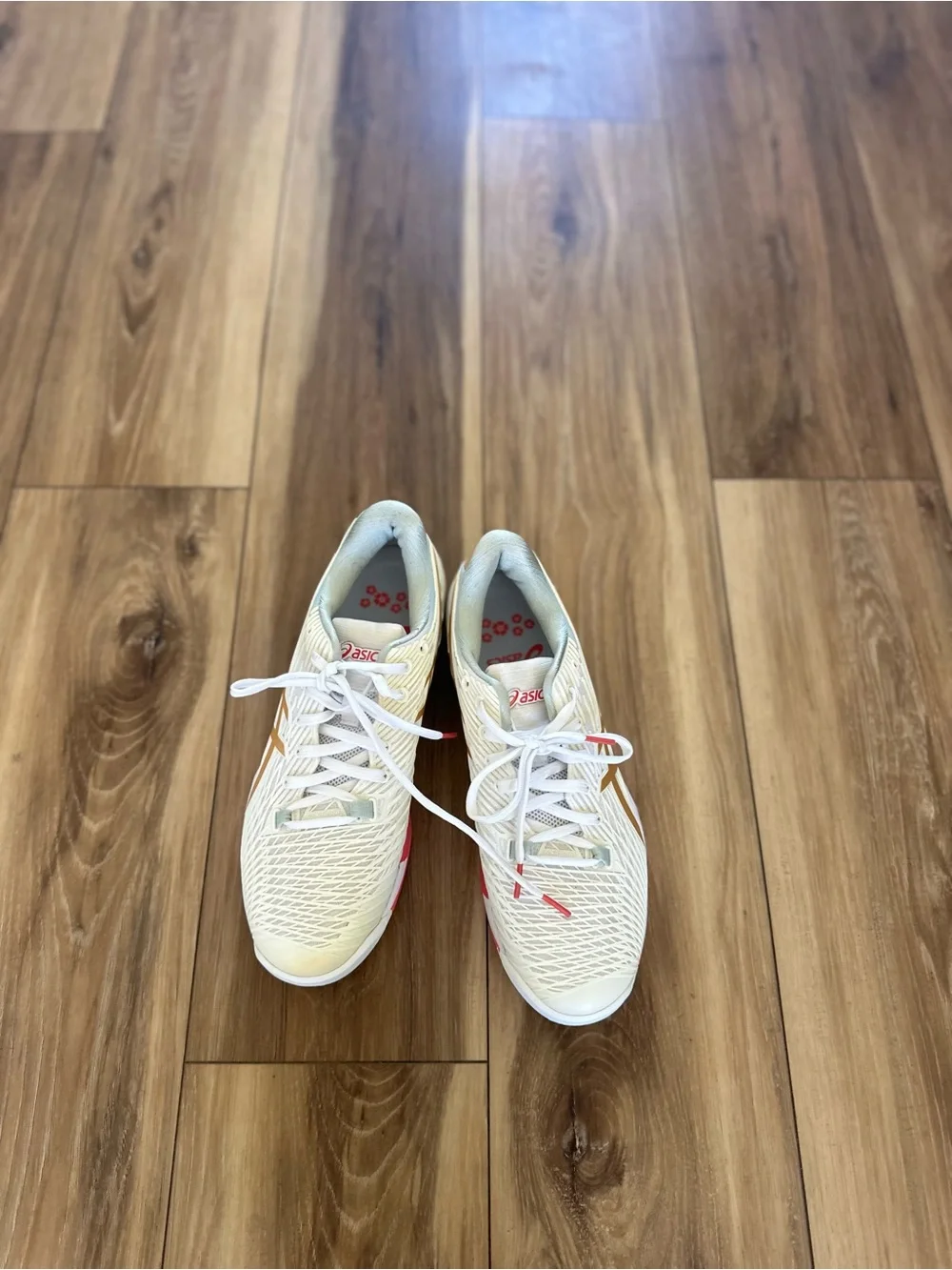 Asics women’s solution