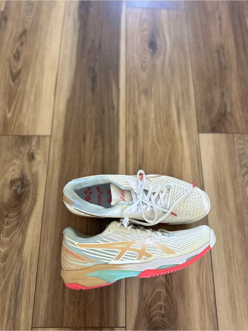 Asics women’s solution