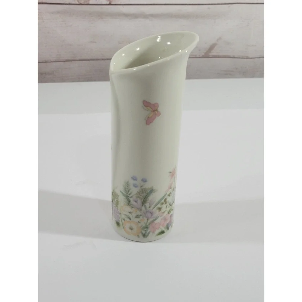 N/A bud vase