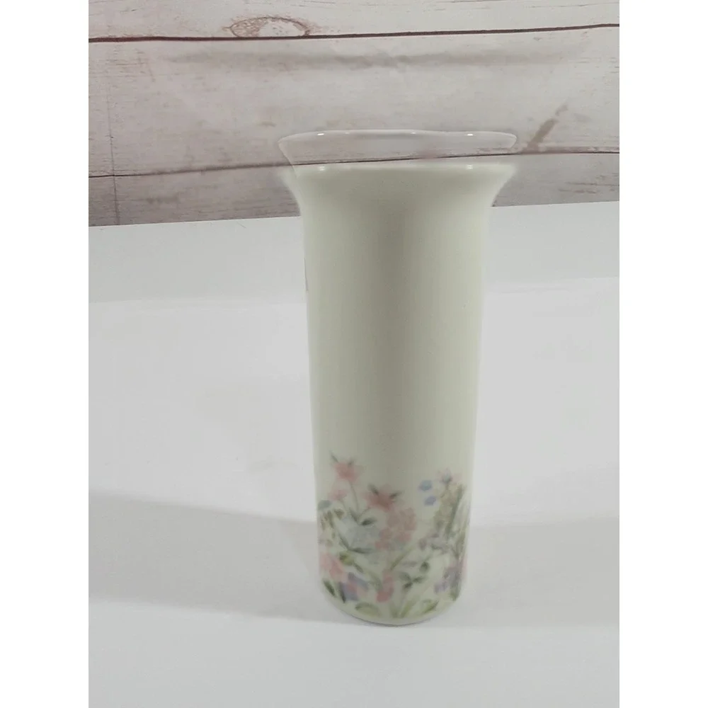 N/A bud vase
