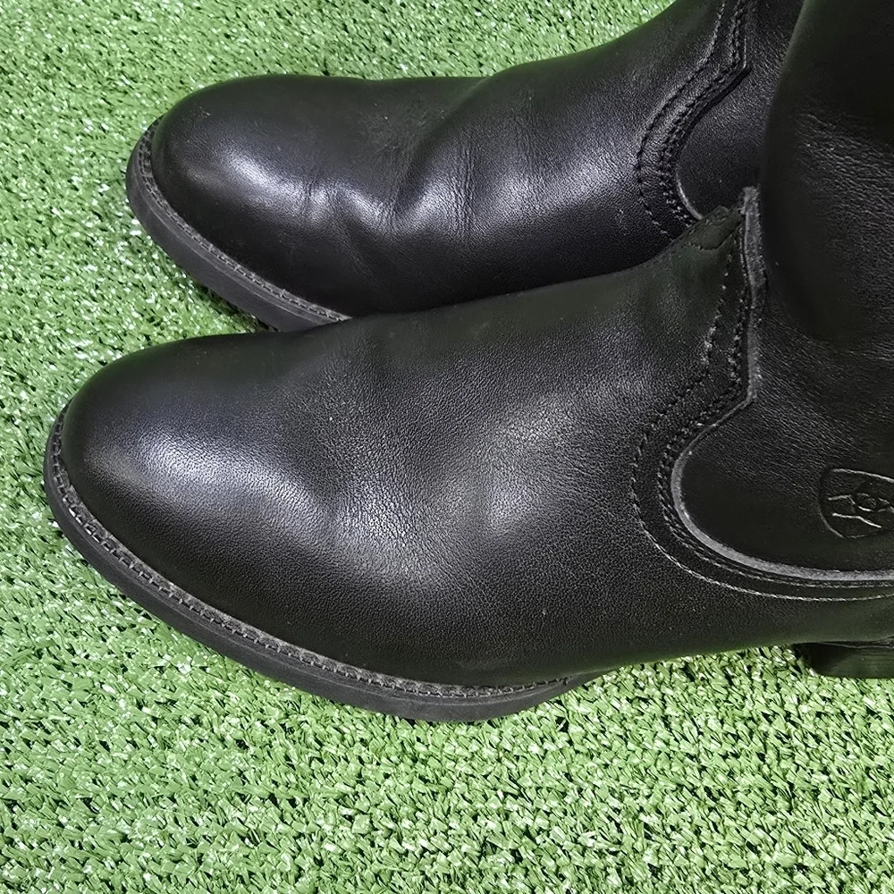 Ariat brand style