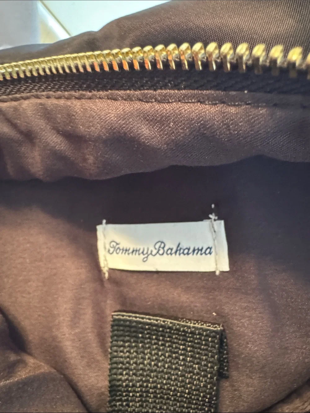 Tommy Bahama compact tommy